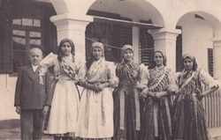 Bermaniki u dvori u 1920-i ljeti