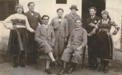 Obiteljski kipic Majkovi u 1930-i ljet